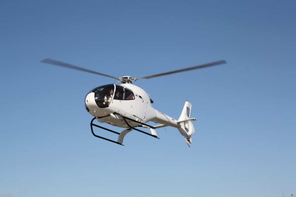 Helicopter pilot school qualifications